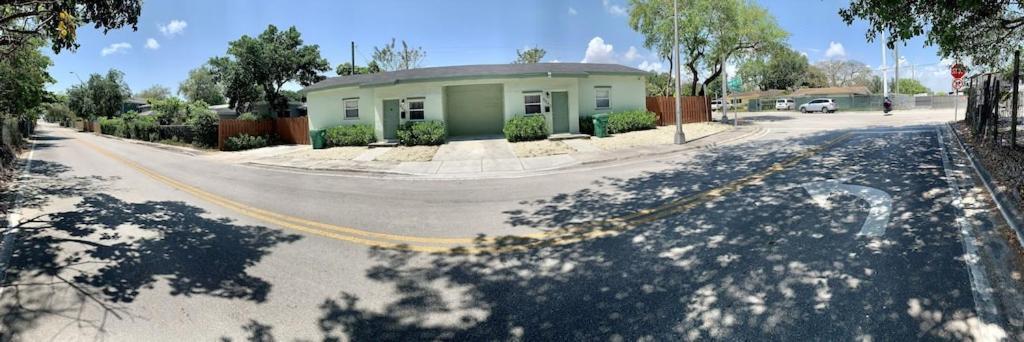 Deco Drive Miami • Near Hard Rock Stadium • South Beach • Wynwood Kültér fotó